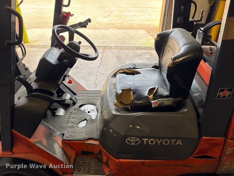 image for item EU0564 Toyota 7FGCU25 forklift