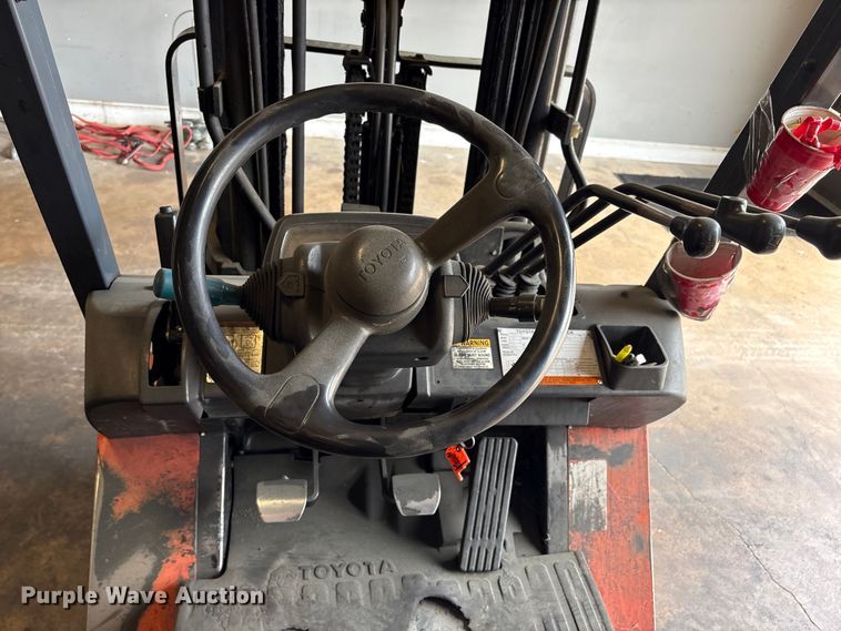 image for item EU0564 Toyota 7FGCU25 forklift