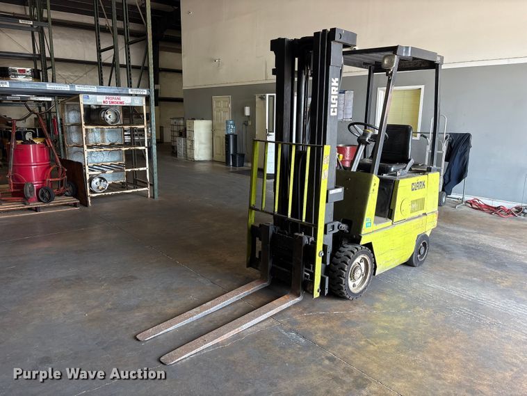 image for item EU0565 Clark GCS-15 forklift