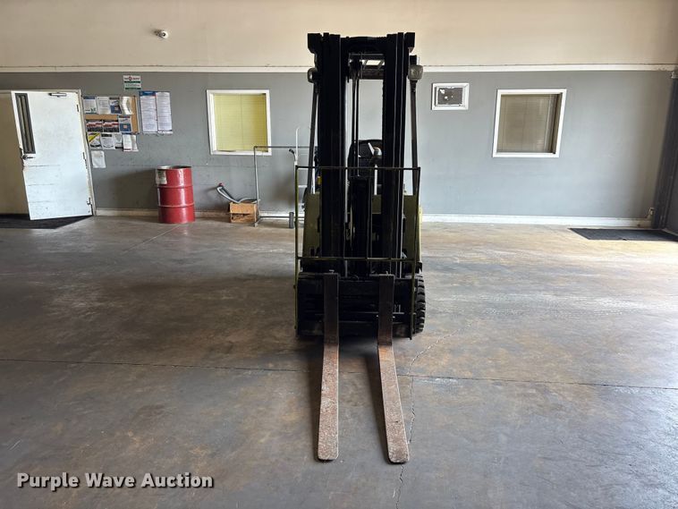 image for item EU0565 Clark GCS-15 forklift