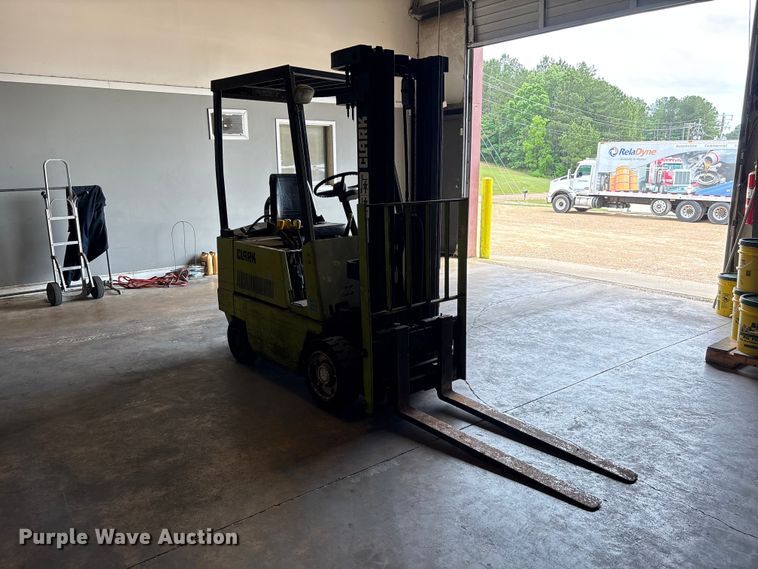 image for item EU0565 Clark GCS-15 forklift
