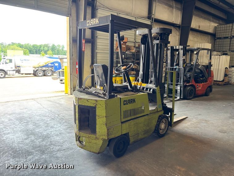 image for item EU0565 Clark GCS-15 forklift