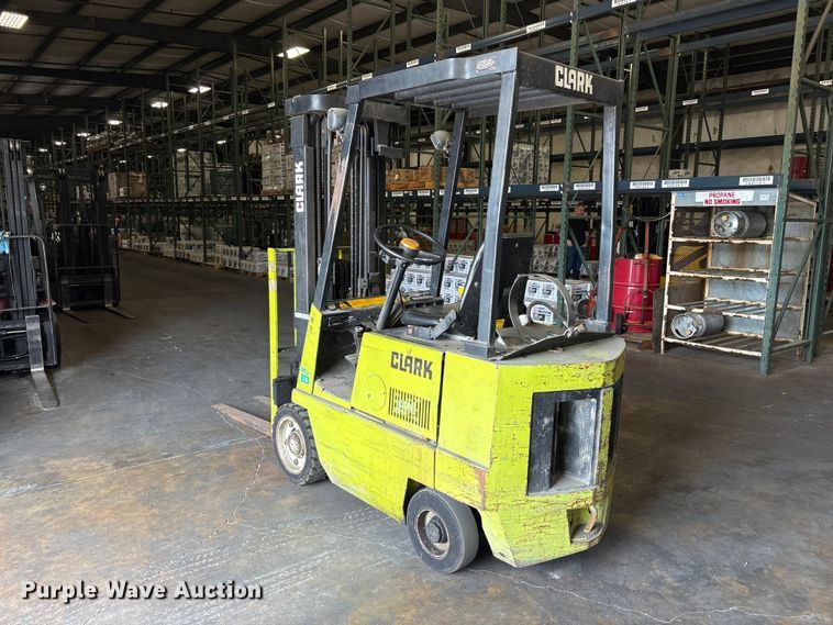 image for item EU0565 Clark GCS-15 forklift