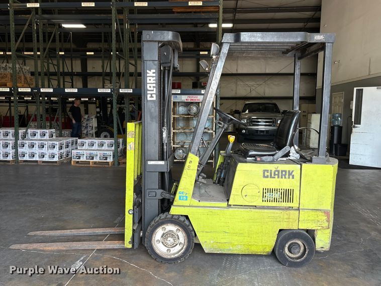 image for item EU0565 Clark GCS-15 forklift
