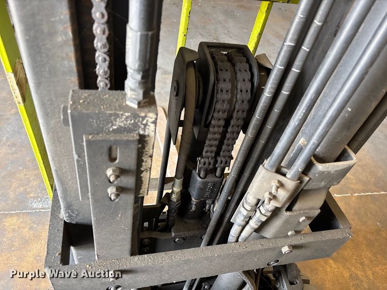 image for item EU0565 Clark GCS-15 forklift