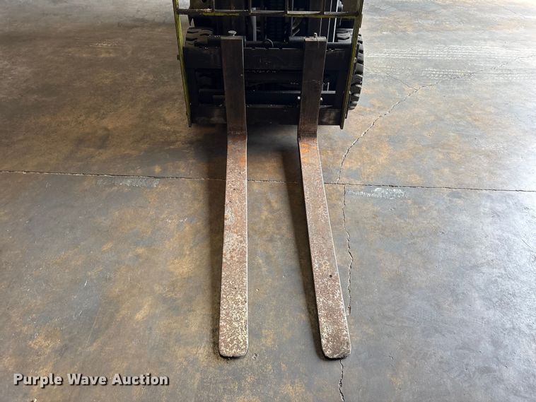 image for item EU0565 Clark GCS-15 forklift
