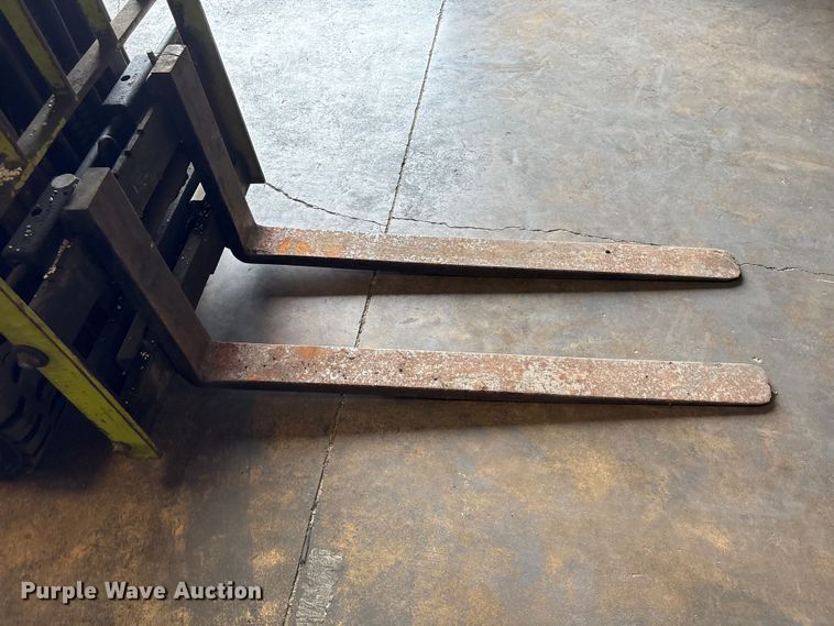 image for item EU0565 Clark GCS-15 forklift