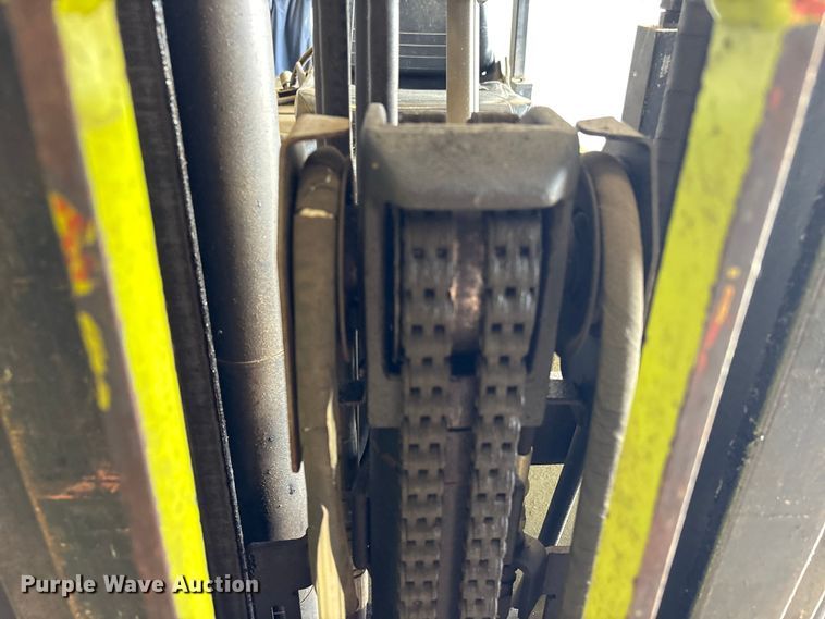 image for item EU0565 Clark GCS-15 forklift