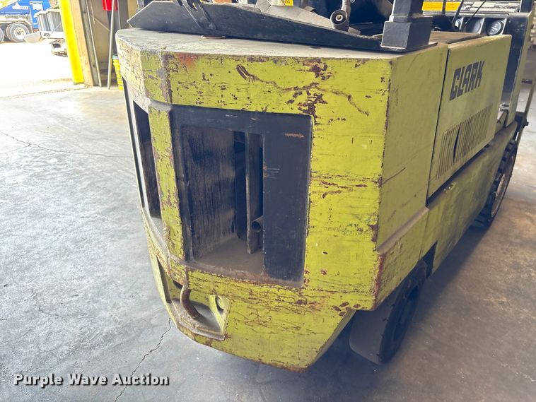 image for item EU0565 Clark GCS-15 forklift