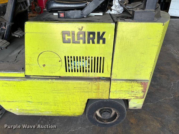 image for item EU0565 Clark GCS-15 forklift