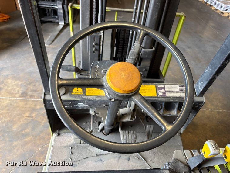 image for item EU0565 Clark GCS-15 forklift