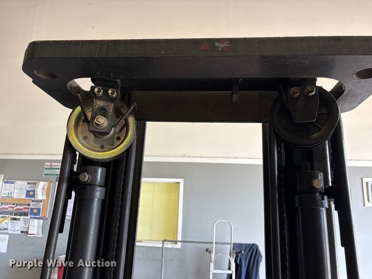 image for item EU0566 Toyota 42-GFGCU15 forklift