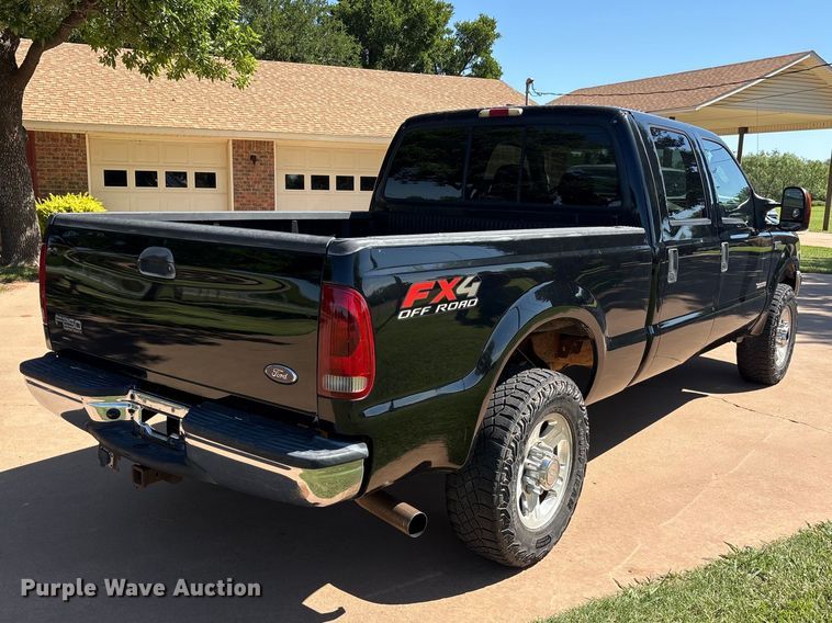 image for item EU5562 2004 Ford F250 Super Duty Crew Cab pickup truck