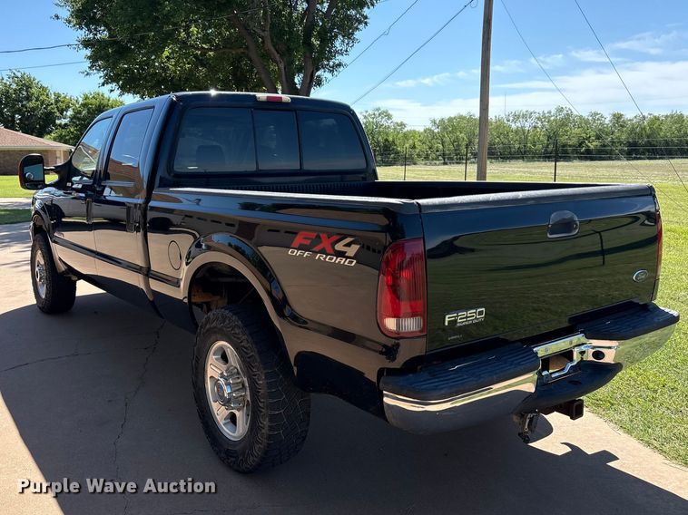 image for item EU5562 2004 Ford F250 Super Duty Crew Cab pickup truck