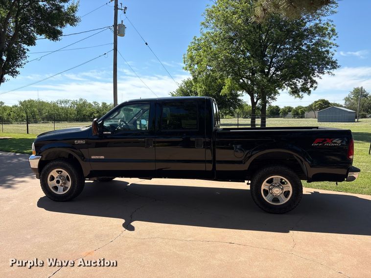 image for item EU5562 2004 Ford F250 Super Duty Crew Cab pickup truck