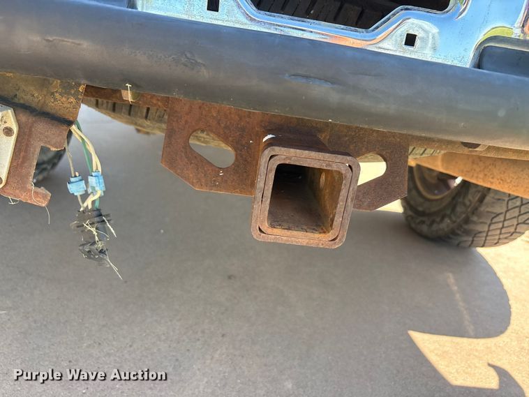 image for item EU5562 2004 Ford F250 Super Duty Crew Cab pickup truck