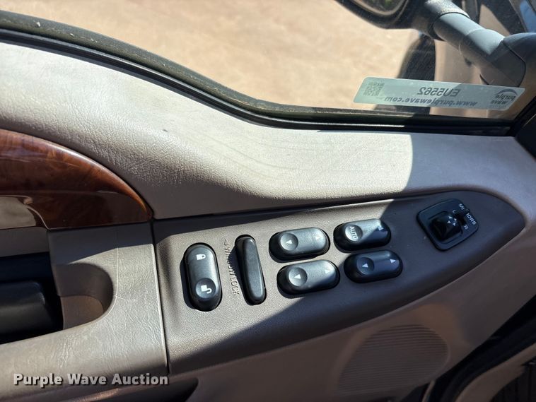 image for item EU5562 2004 Ford F250 Super Duty Crew Cab pickup truck