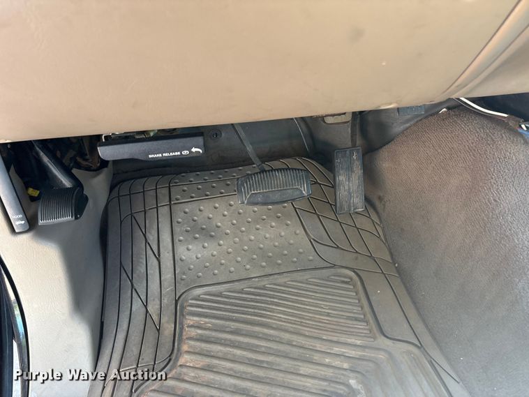 image for item EU5562 2004 Ford F250 Super Duty Crew Cab pickup truck