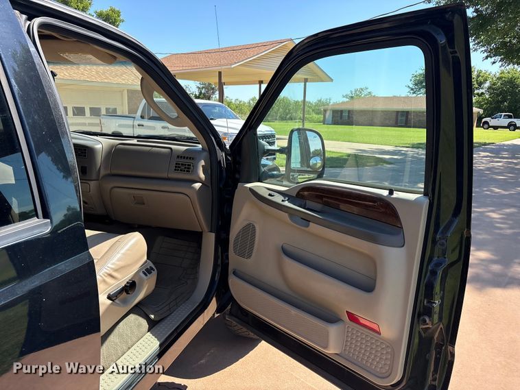 image for item EU5562 2004 Ford F250 Super Duty Crew Cab pickup truck