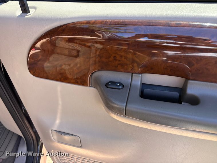 image for item EU5562 2004 Ford F250 Super Duty Crew Cab pickup truck