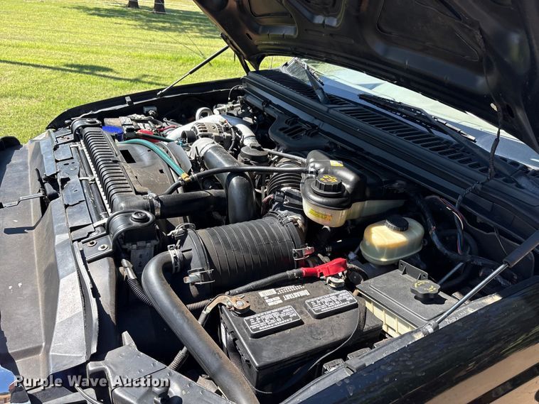 image for item EU5562 2004 Ford F250 Super Duty Crew Cab pickup truck