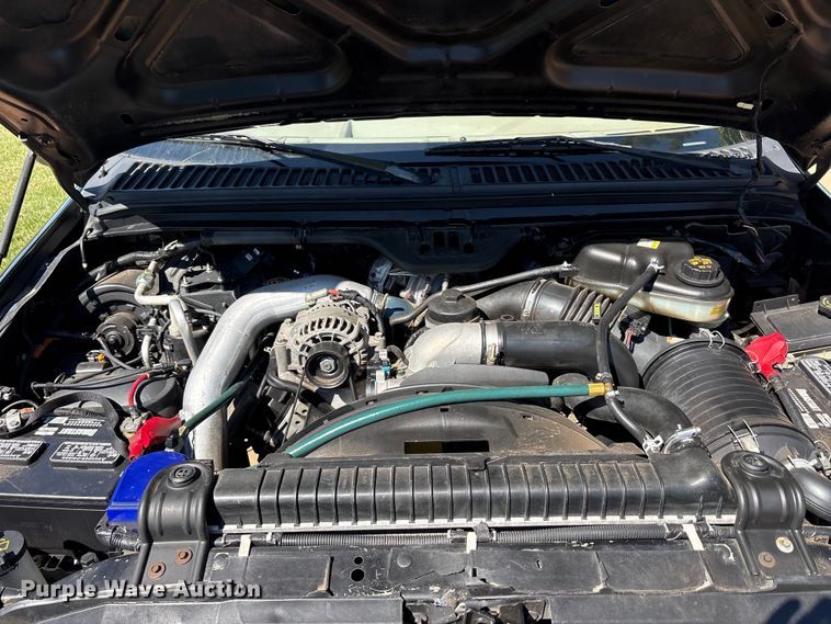 image for item EU5562 2004 Ford F250 Super Duty Crew Cab pickup truck