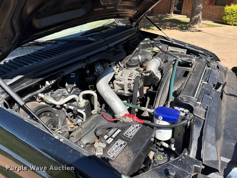 image for item EU5562 2004 Ford F250 Super Duty Crew Cab pickup truck