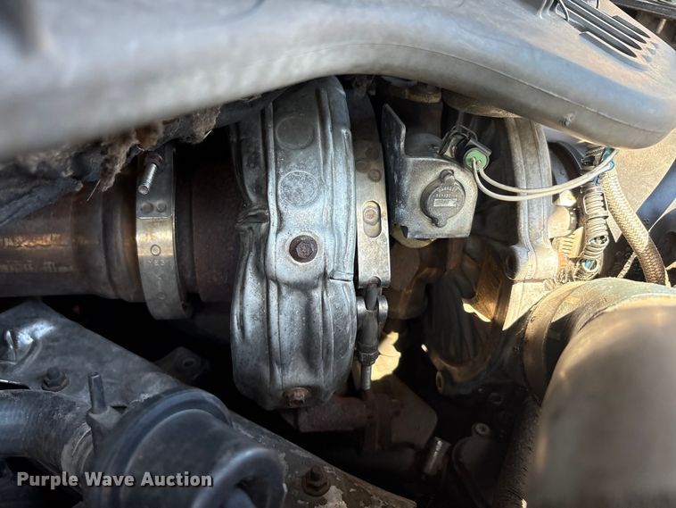 image for item EU5562 2004 Ford F250 Super Duty Crew Cab pickup truck