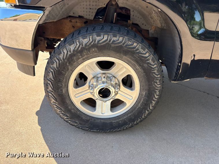image for item EU5562 2004 Ford F250 Super Duty Crew Cab pickup truck