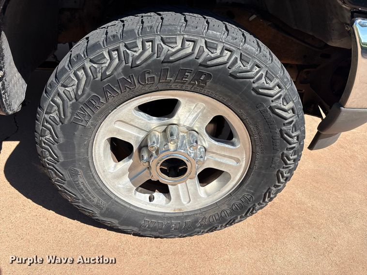 image for item EU5562 2004 Ford F250 Super Duty Crew Cab pickup truck