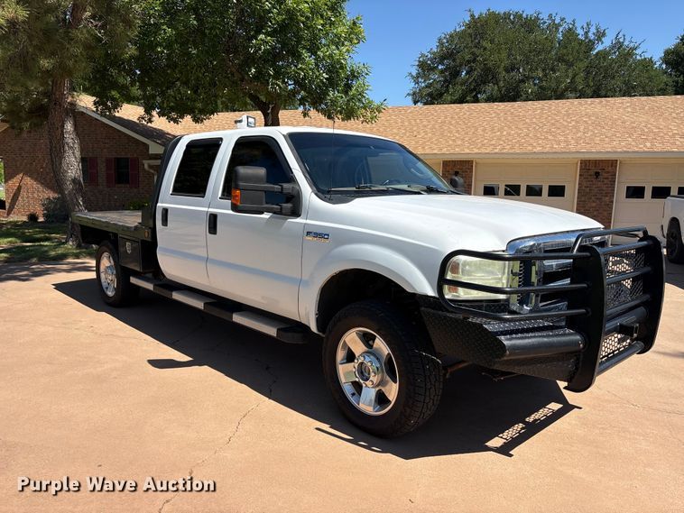 image for item EU5563 2006 Ford F350 Super Duty Crew Cab flatbed pickup truck