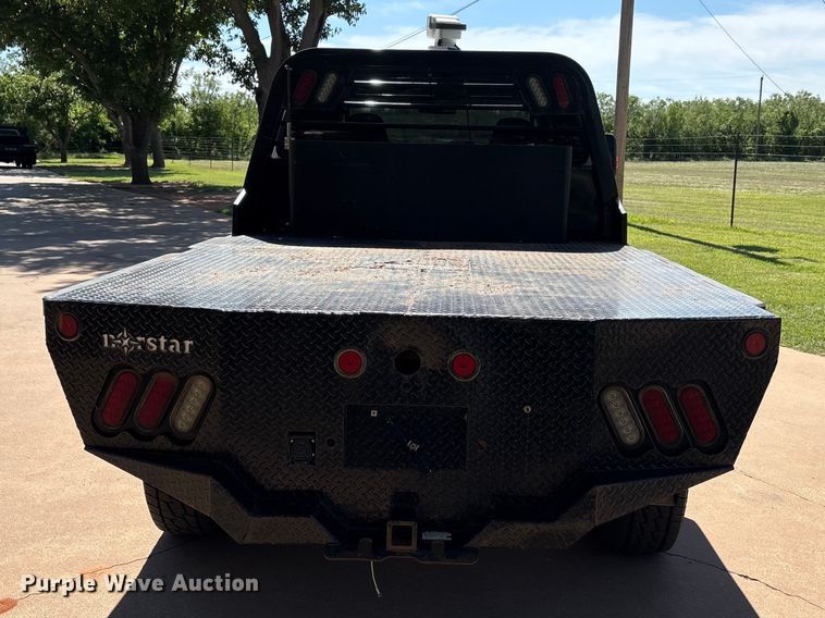 image for item EU5563 2006 Ford F350 Super Duty Crew Cab flatbed pickup truck