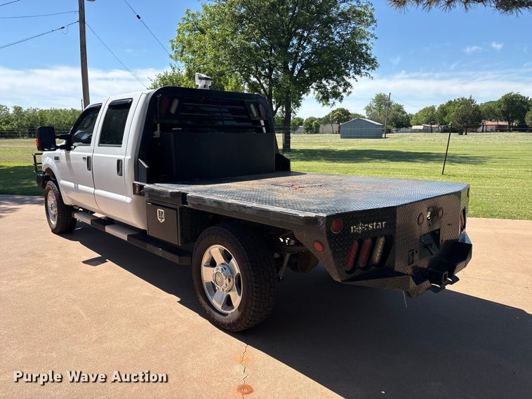 image for item EU5563 2006 Ford F350 Super Duty Crew Cab flatbed pickup truck