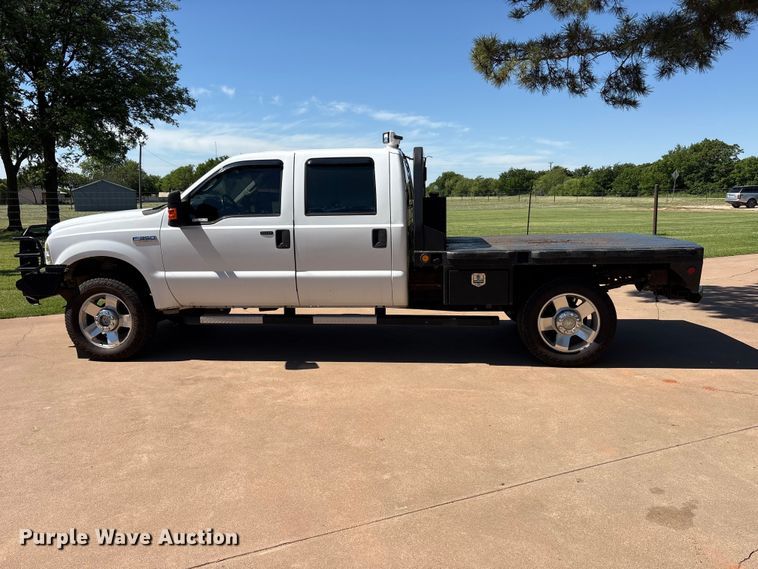 image for item EU5563 2006 Ford F350 Super Duty Crew Cab flatbed pickup truck