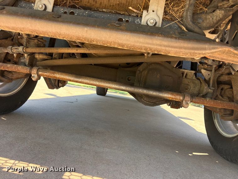 image for item EU5563 2006 Ford F350 Super Duty Crew Cab flatbed pickup truck
