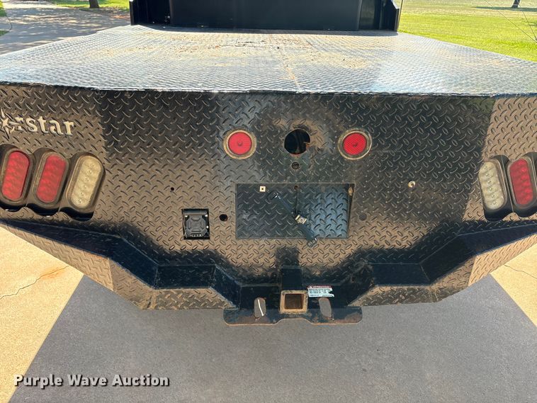 image for item EU5563 2006 Ford F350 Super Duty Crew Cab flatbed pickup truck
