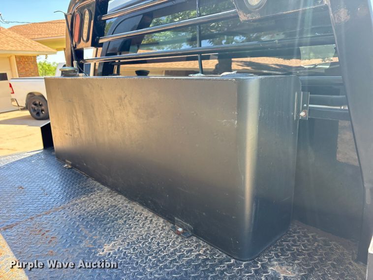 image for item EU5563 2006 Ford F350 Super Duty Crew Cab flatbed pickup truck