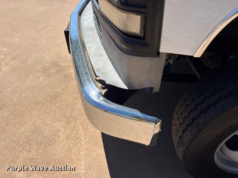 image for item EU5564 1999 Chevrolet GMT-400 flatbed truck