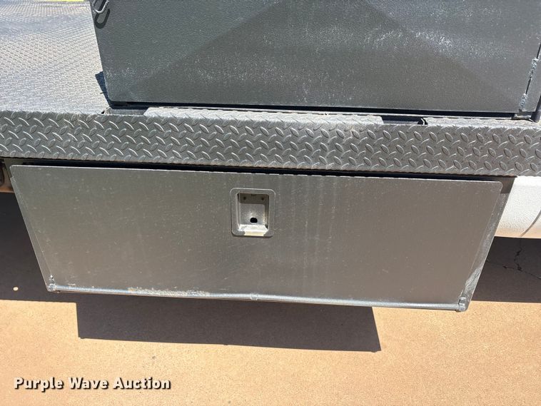 image for item EU5564 1999 Chevrolet GMT-400 flatbed truck