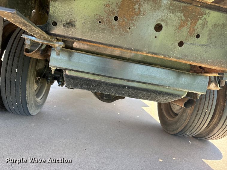image for item EU5564 1999 Chevrolet GMT-400 flatbed truck