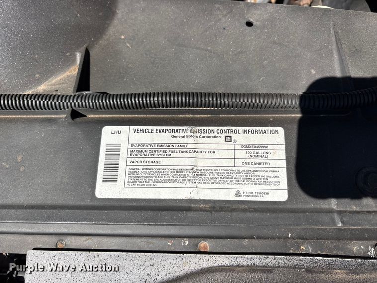 image for item EU5564 1999 Chevrolet GMT-400 flatbed truck