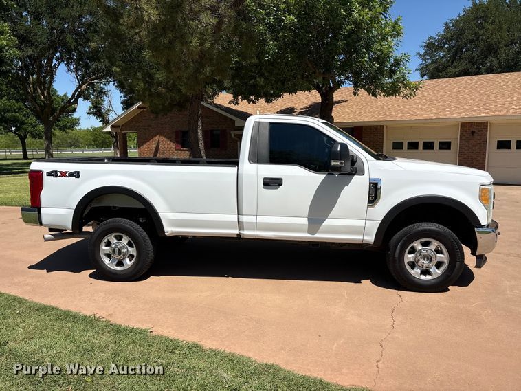 image for item EU5565 2017 Ford F250 Super Duty pickup truck