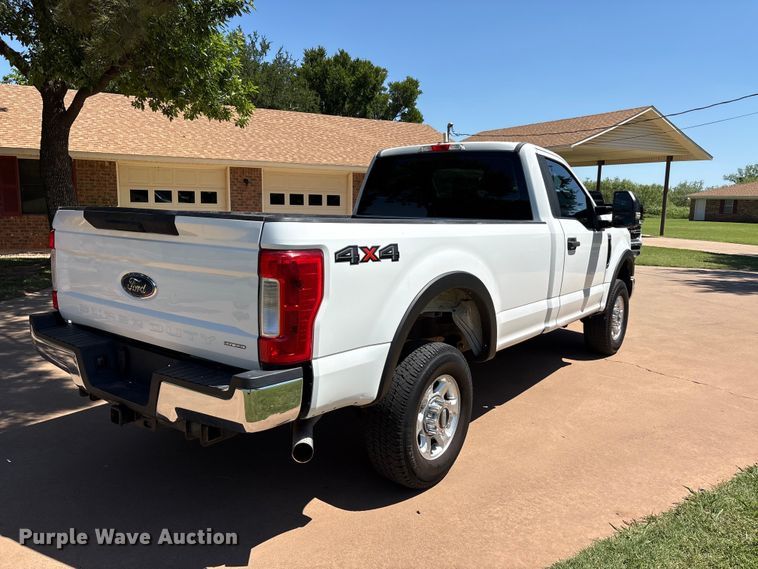 image for item EU5565 2017 Ford F250 Super Duty pickup truck