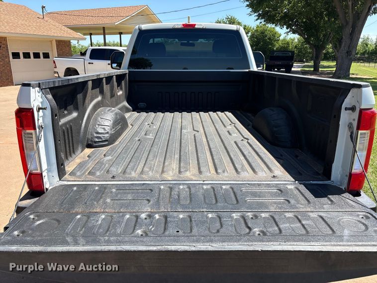 image for item EU5565 2017 Ford F250 Super Duty pickup truck