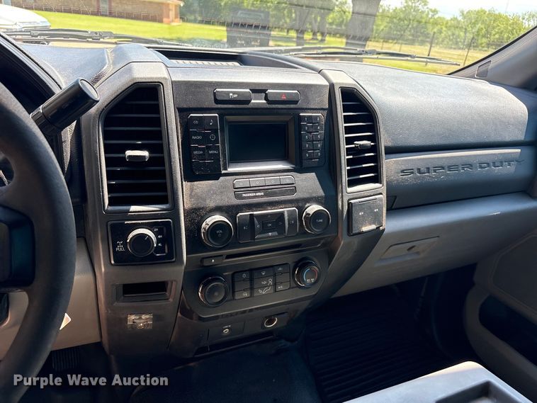 image for item EU5565 2017 Ford F250 Super Duty pickup truck