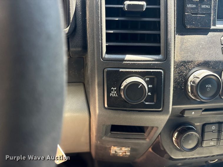 image for item EU5565 2017 Ford F250 Super Duty pickup truck