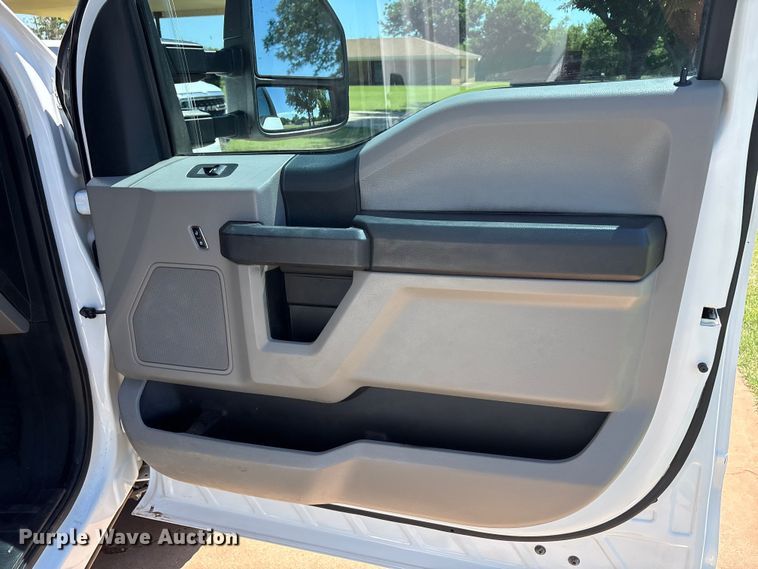 image for item EU5565 2017 Ford F250 Super Duty pickup truck