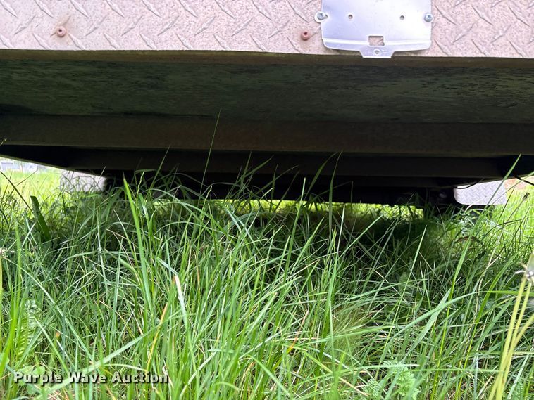 image for item EU8693 2002 Wells Cargo TW121 enclosed cargo trailer