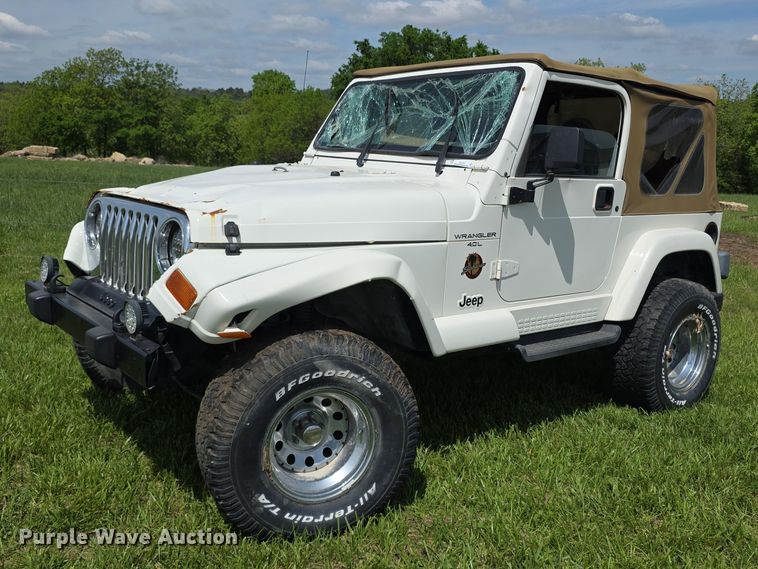 image for item EV2107 1998 Jeep Wrangler Sahara SUV