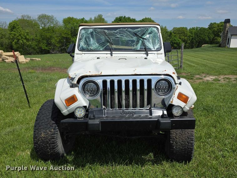 image for item EV2107 1998 Jeep Wrangler Sahara SUV